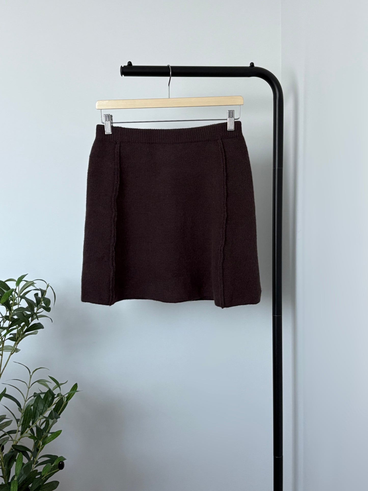 Ensemble marron cardigan et jupe courte
