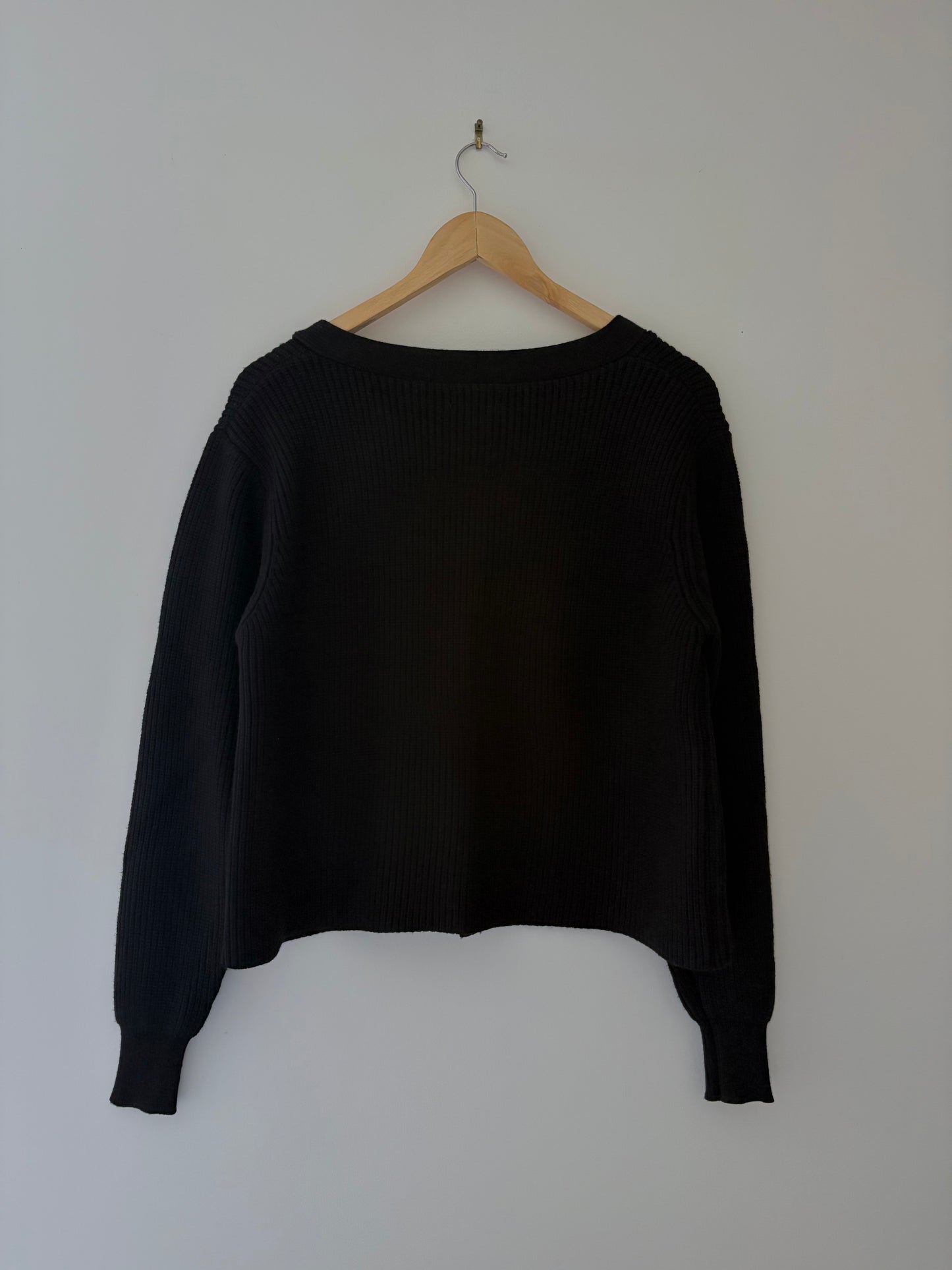 Cardigan Noir Col V Boutons dorés