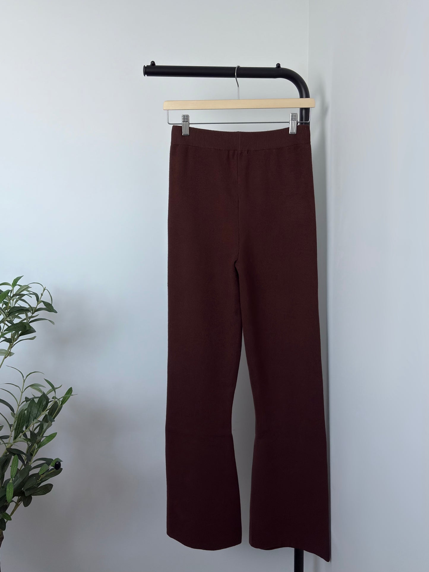 Ensemble marron pull cardigan à volant et pantalon évasé