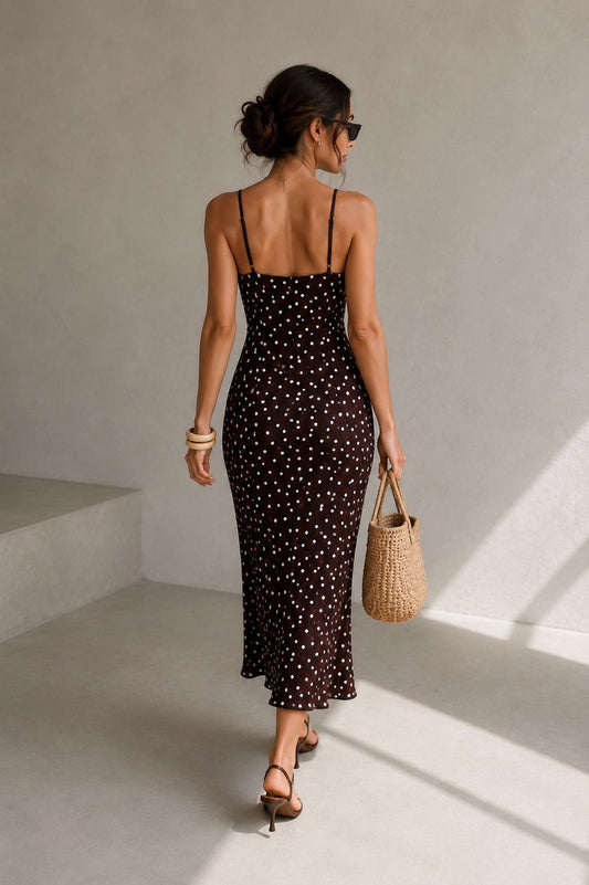 Robe longue satinée marron à pois polka dot blanc et dentelle