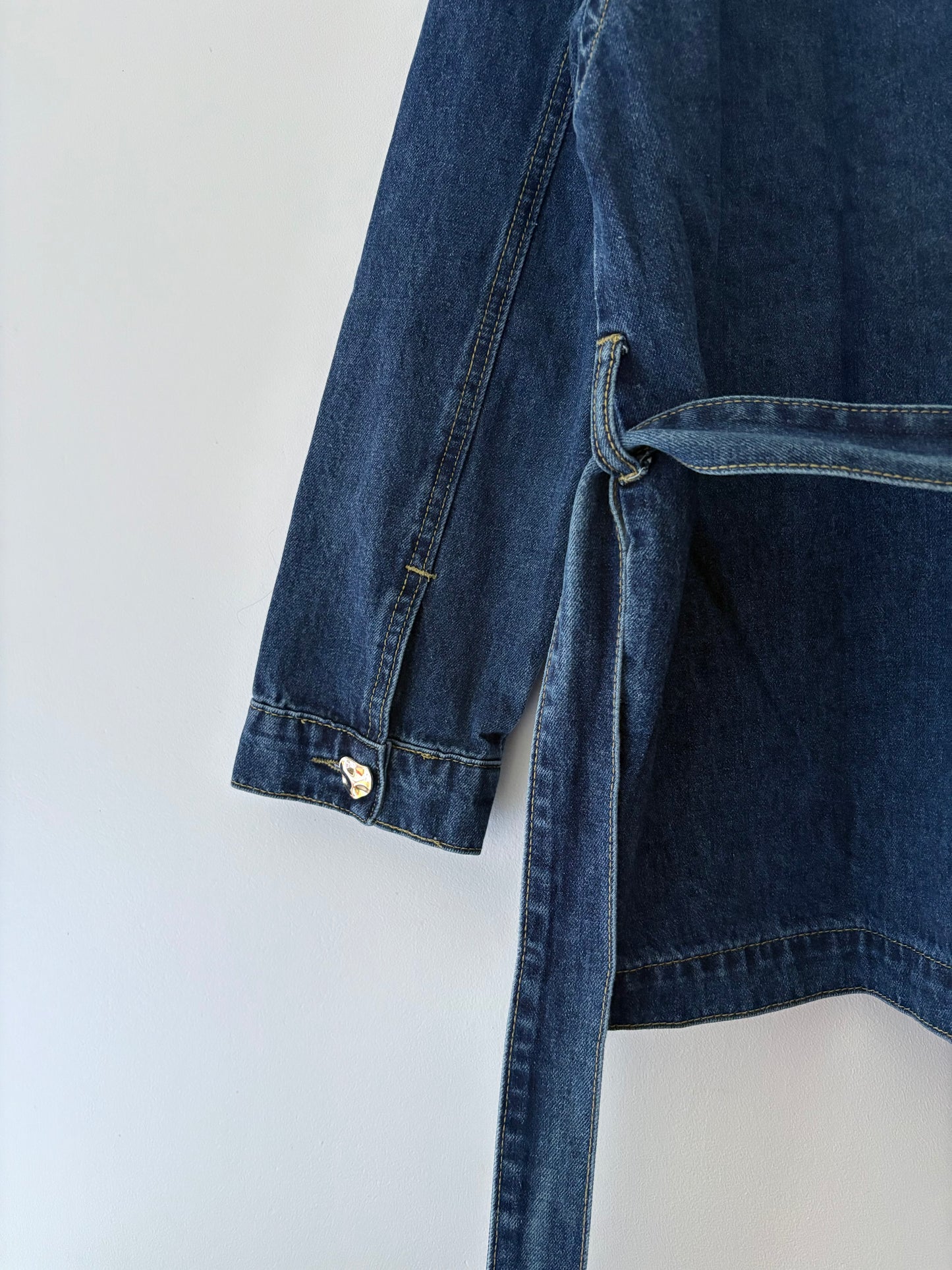 Veste en jean bleu foncé boutons dorés