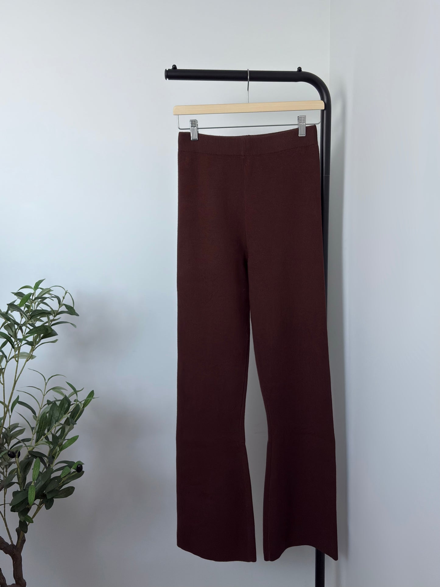 Ensemble marron pull cardigan à volant et pantalon évasé