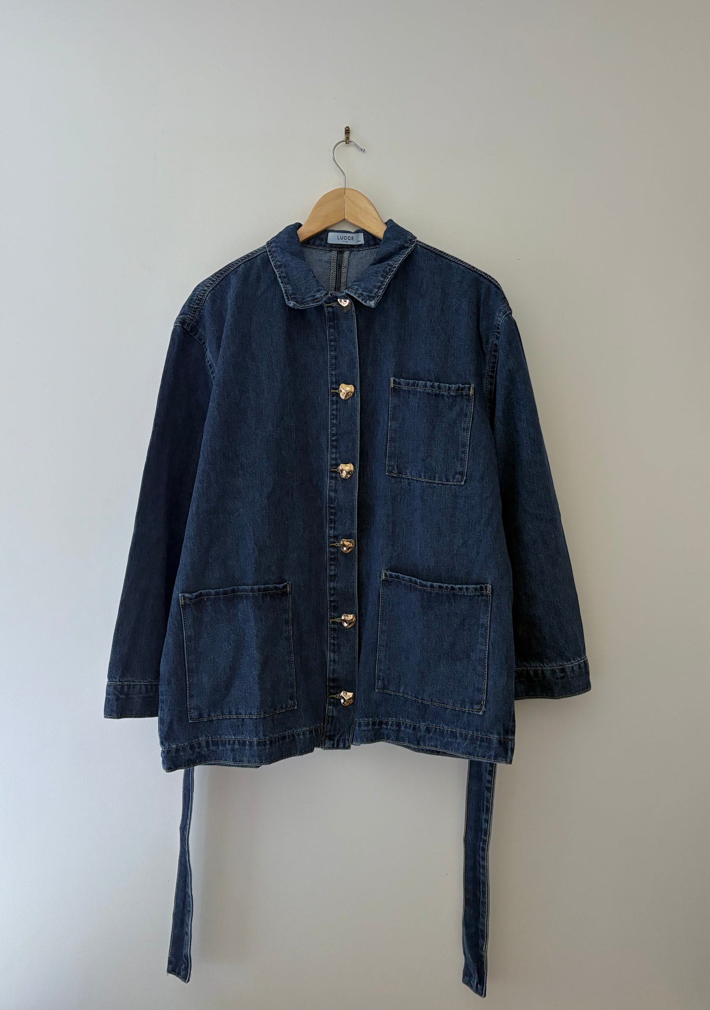 Veste en jean bleu foncé boutons dorés