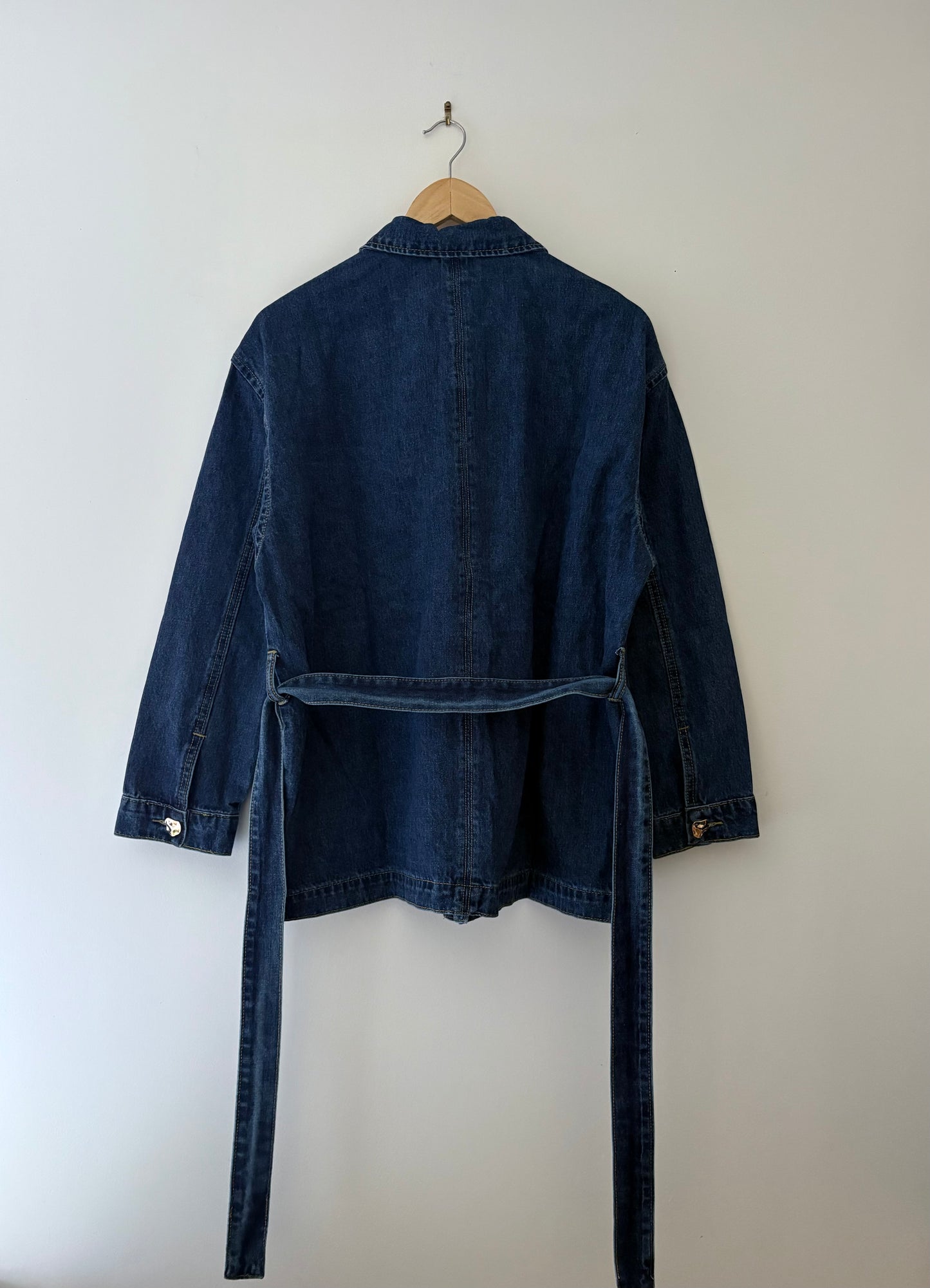 Veste en jean bleu foncé boutons dorés