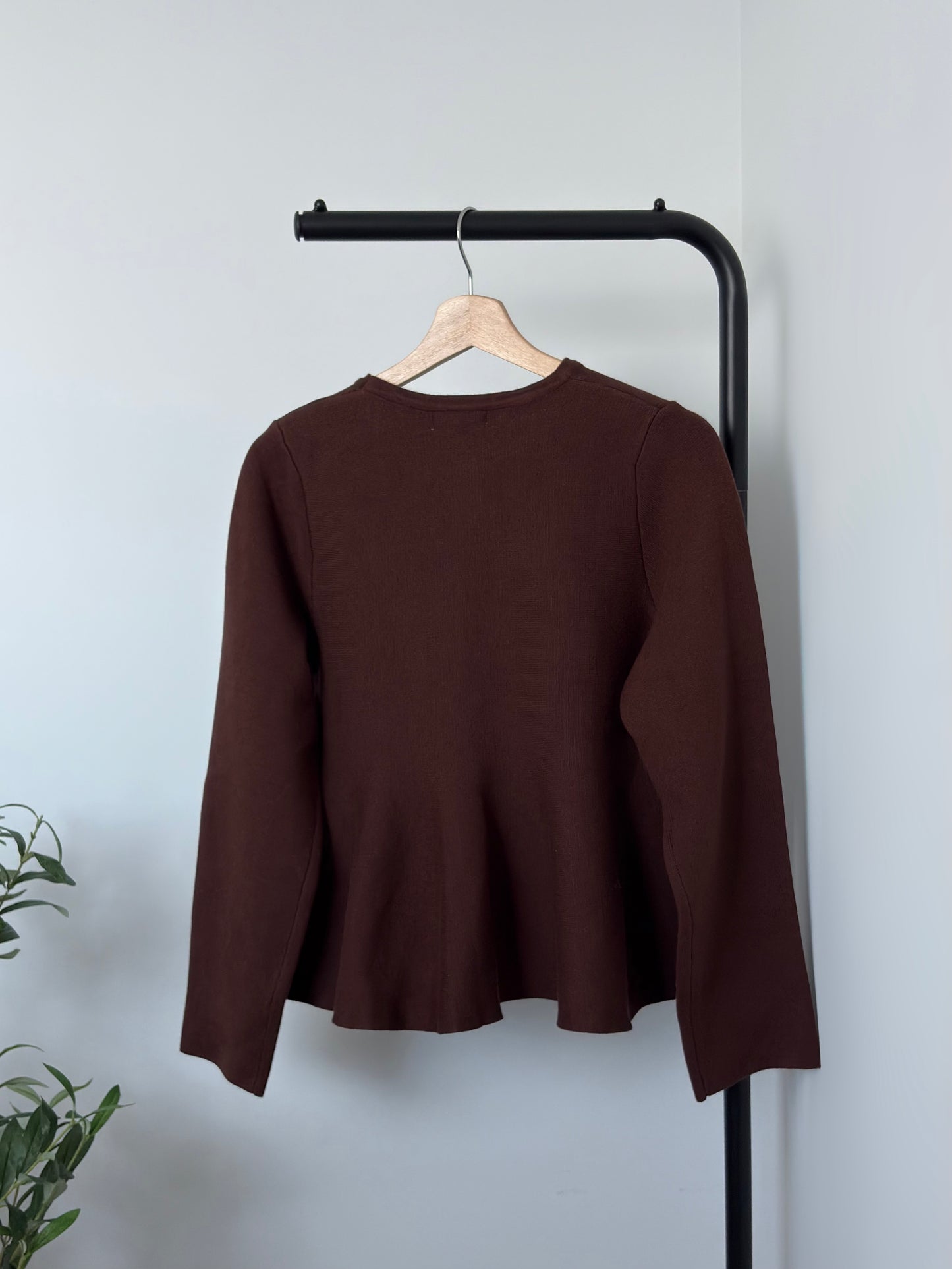 Ensemble marron pull cardigan à volant et pantalon évasé
