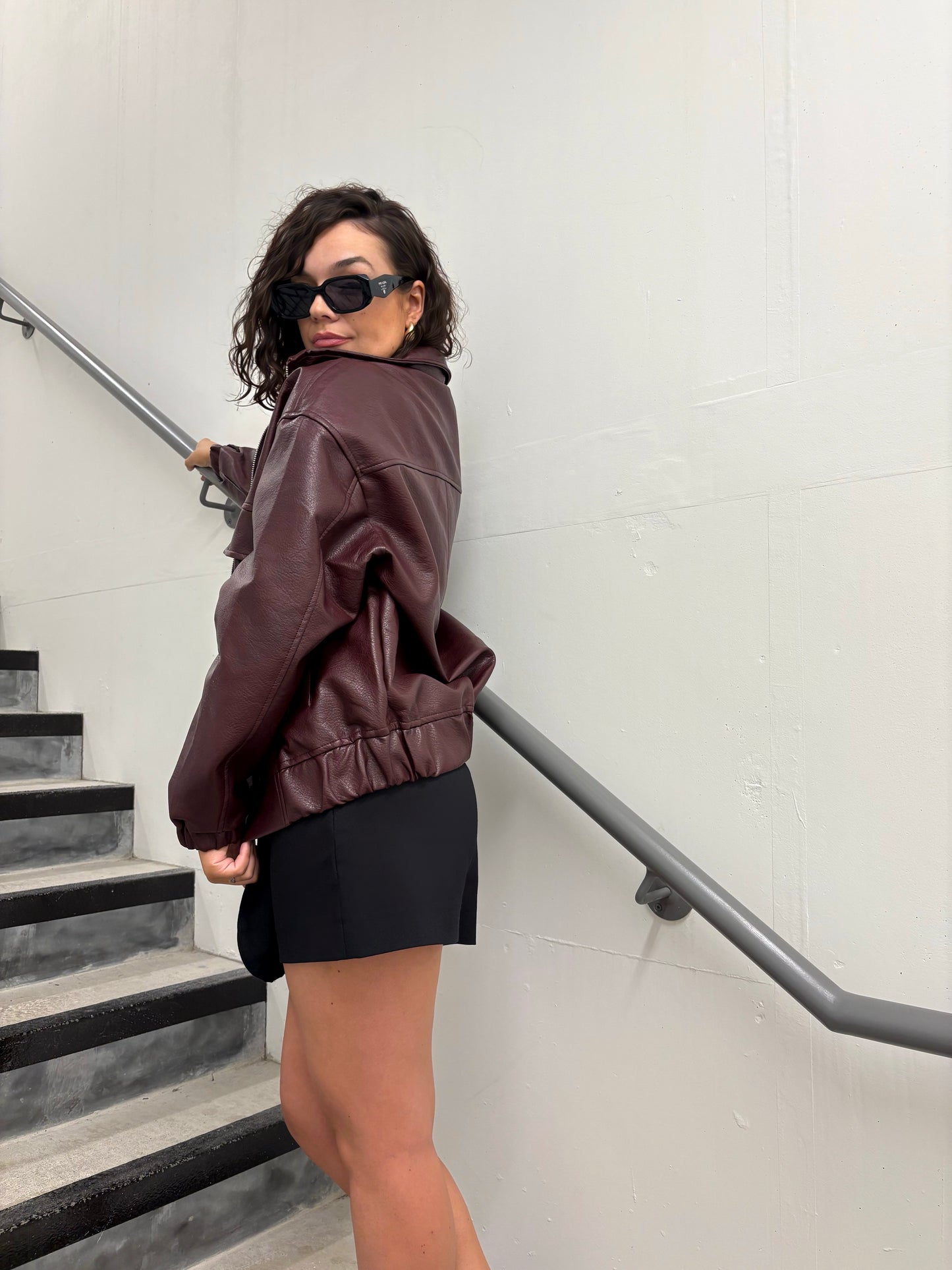 Veste en cuir oversize bordeaux