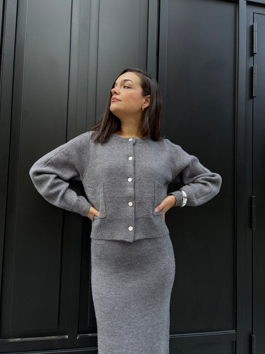 Ensemble gris cardigan et jupe longue