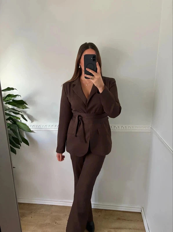 Ensemble tailleur à nouer marron