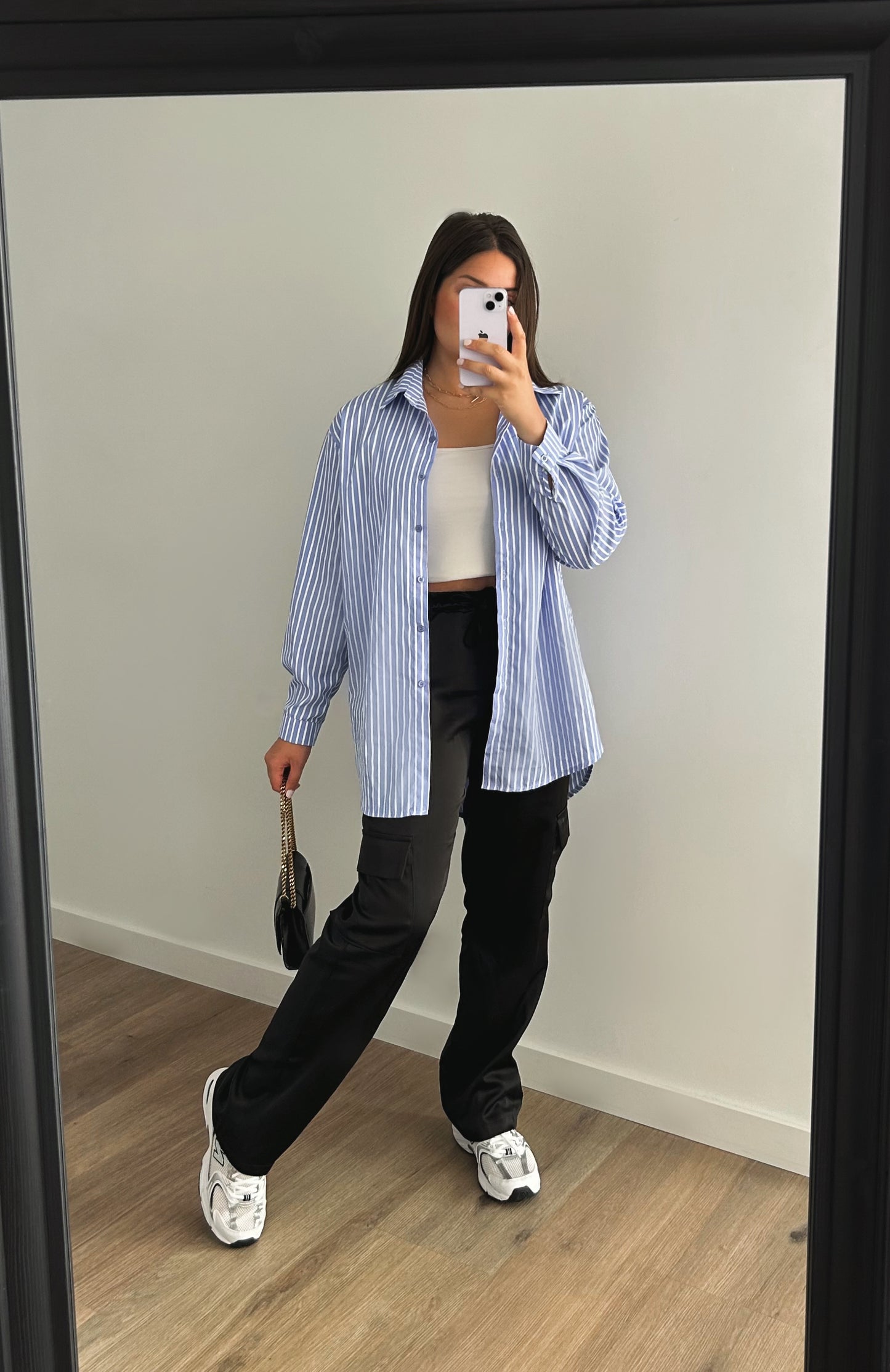 Pantalon cargo noir effet satiné