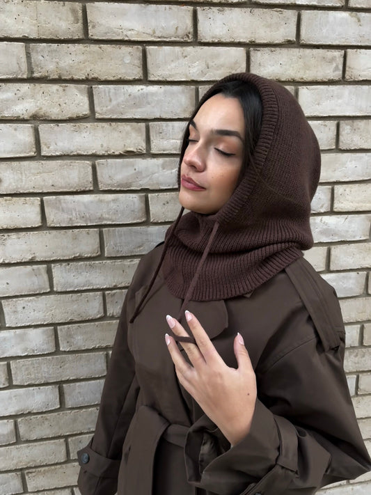 Cagoule marron en maille avec liens resserables