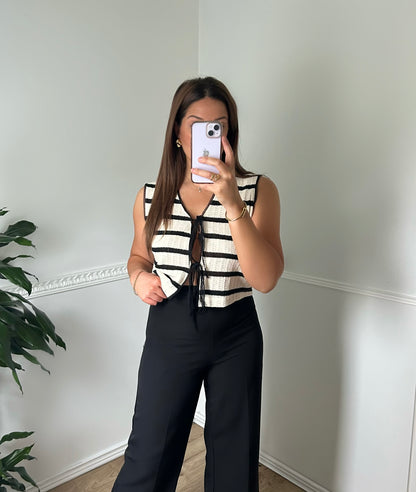 Top rayé en maille brodée à nouer