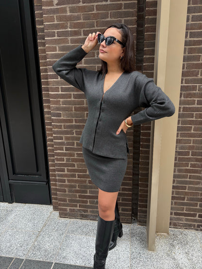 Ensemble Cardigan à crochet et jupe gris anthracite