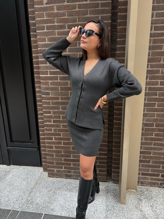 Ensemble Cardigan à crochet et jupe gris anthracite