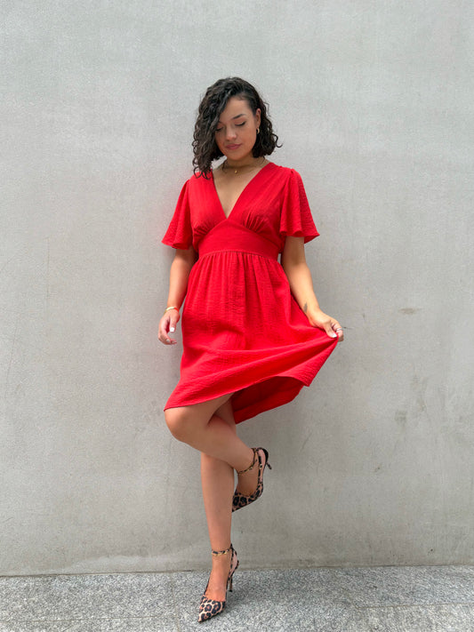 Robe courte décolletée dans le dos rouge