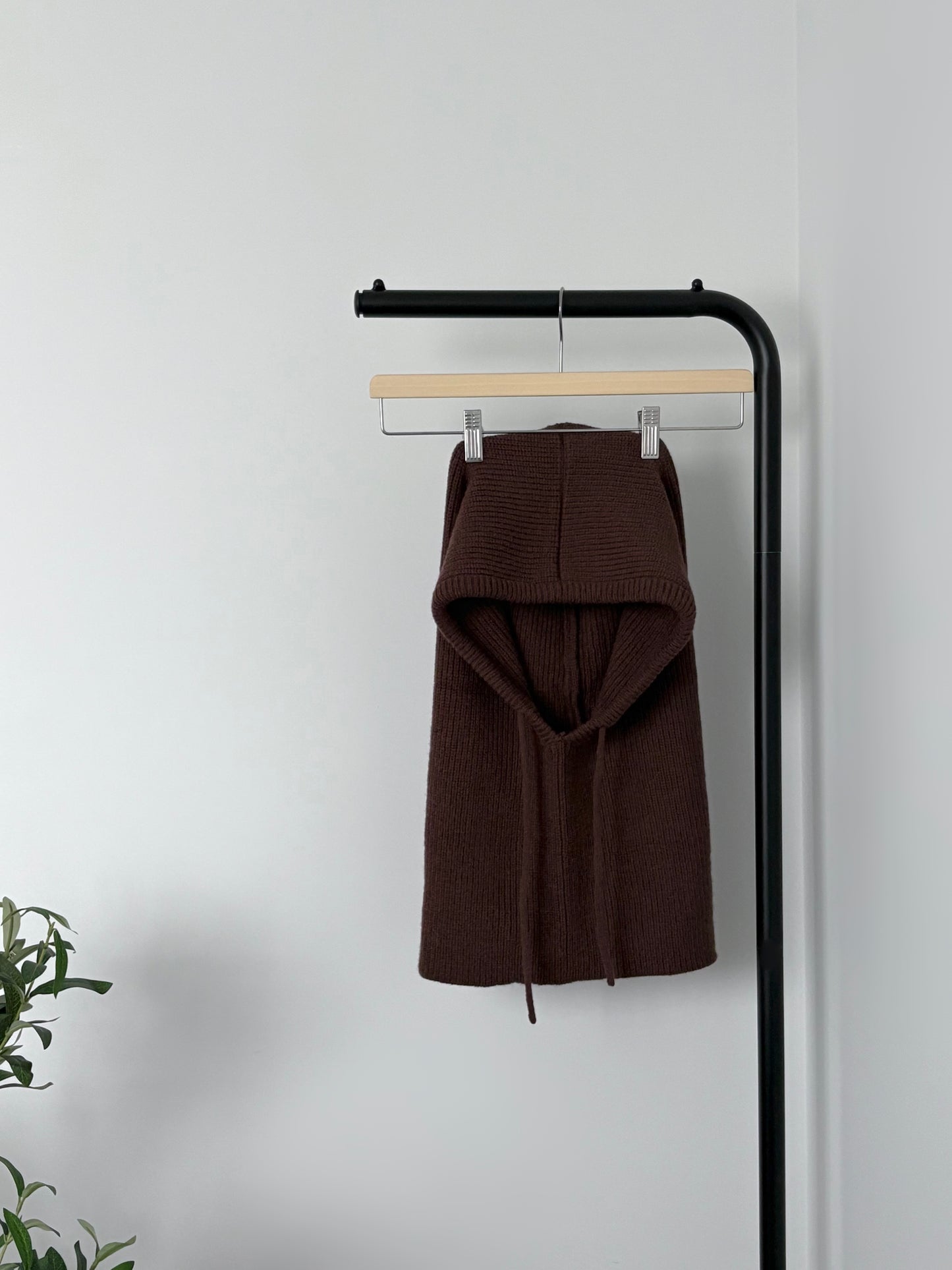 Cagoule marron en maille avec liens resserables