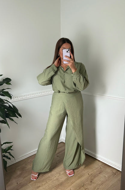 Ensemble pantalon et chemise longue plissée vert tilleul