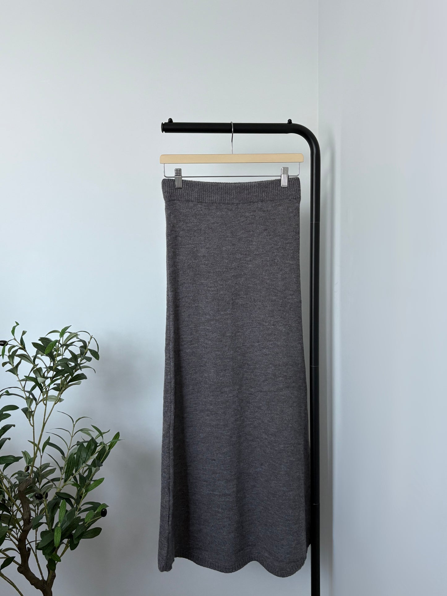 Ensemble gris cardigan et jupe longue