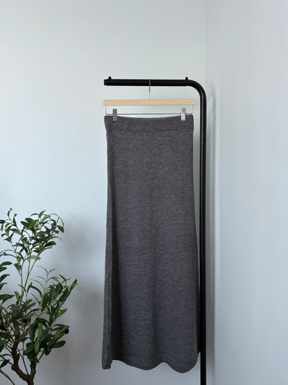 Ensemble gris cardigan et jupe longue