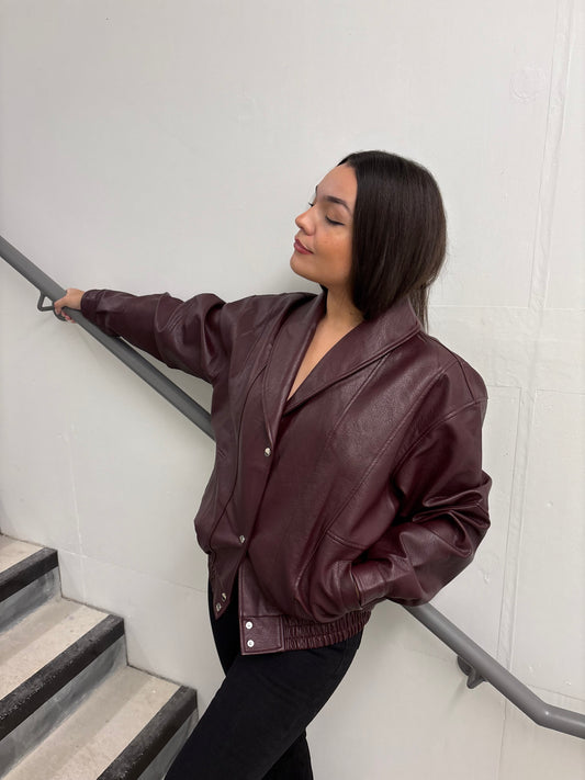 Veste en cuir oversize bordeaux