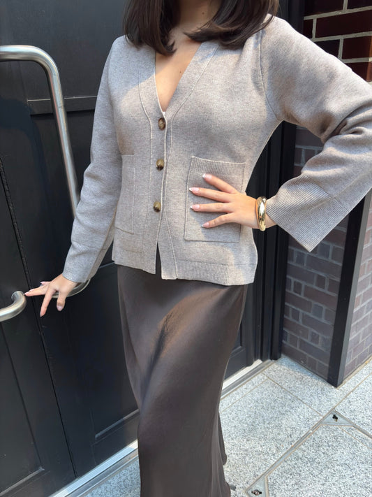 Cardigan cintré en laine col V taupe