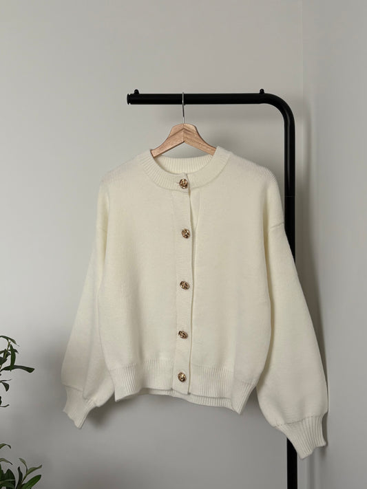 Cardigan en maille blanc boutons dorés fleurs
