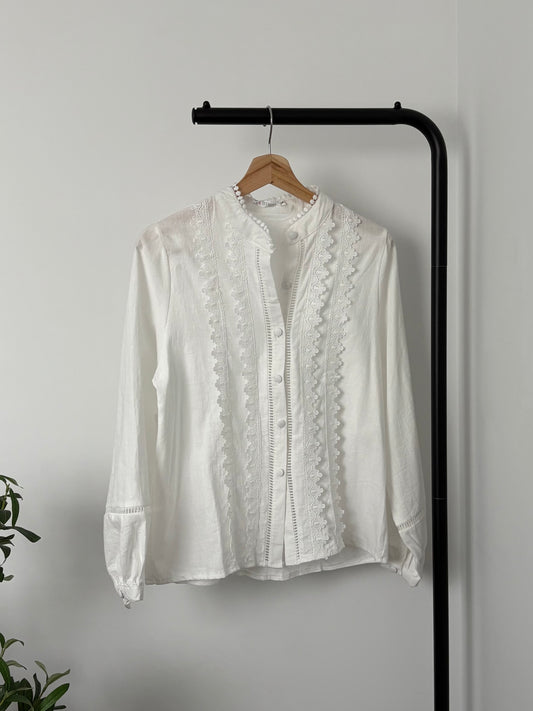 Chemise blanche en coton brodée