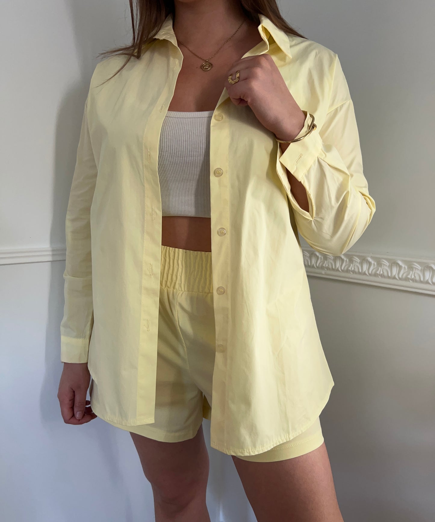 Ensemble chemise et short jaune pastel