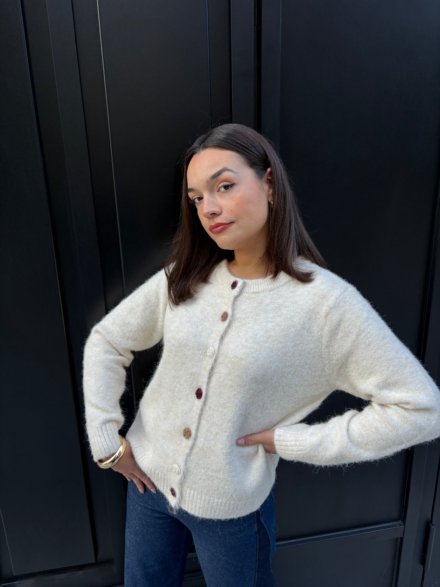 Cardigan en maille crème boutons fleurs multicolores