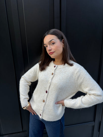 Cardigan en maille crème boutons fleurs multicolores