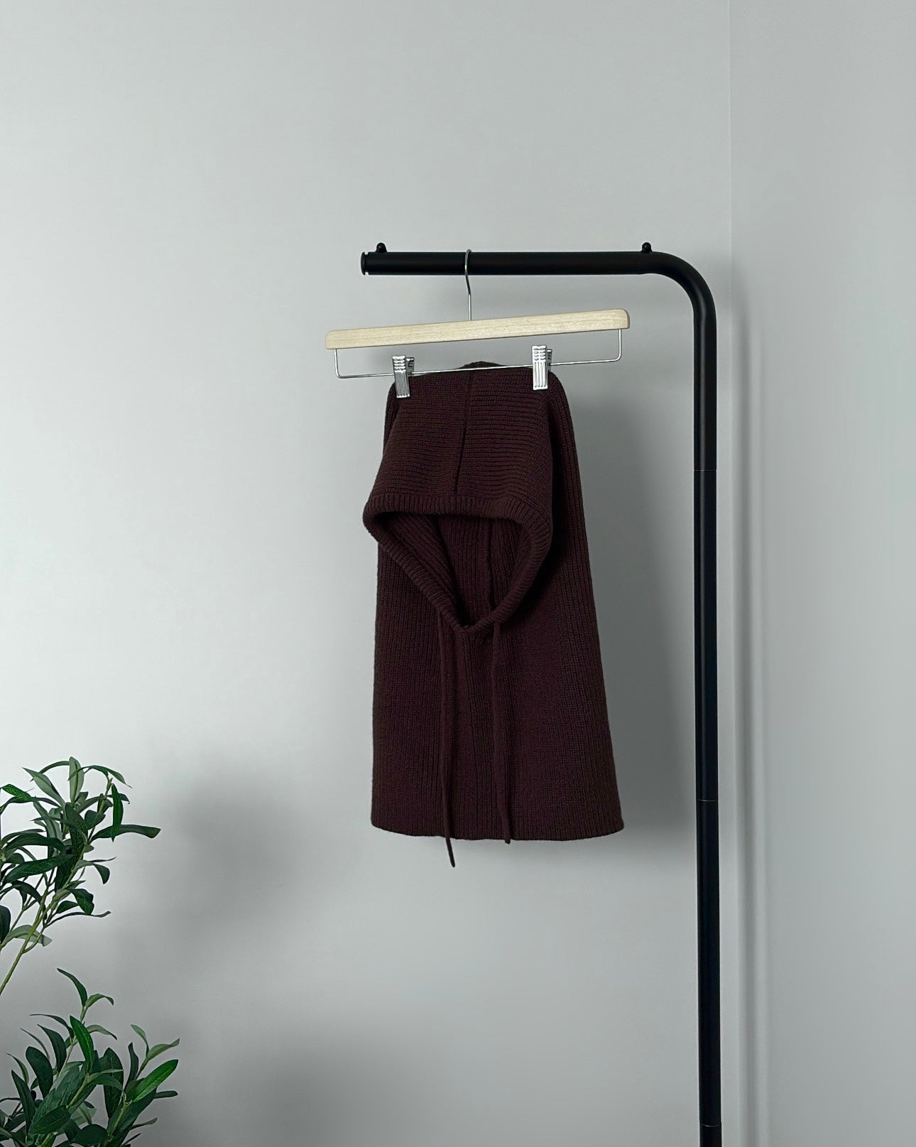 Cagoule marron en maille avec liens resserables