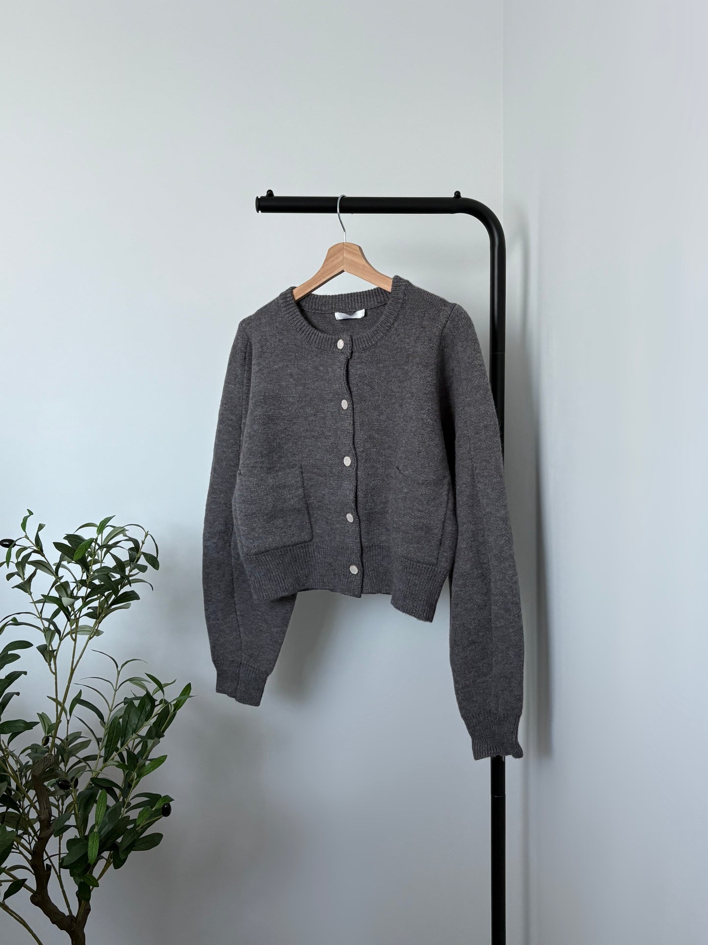 Ensemble gris cardigan et jupe longue