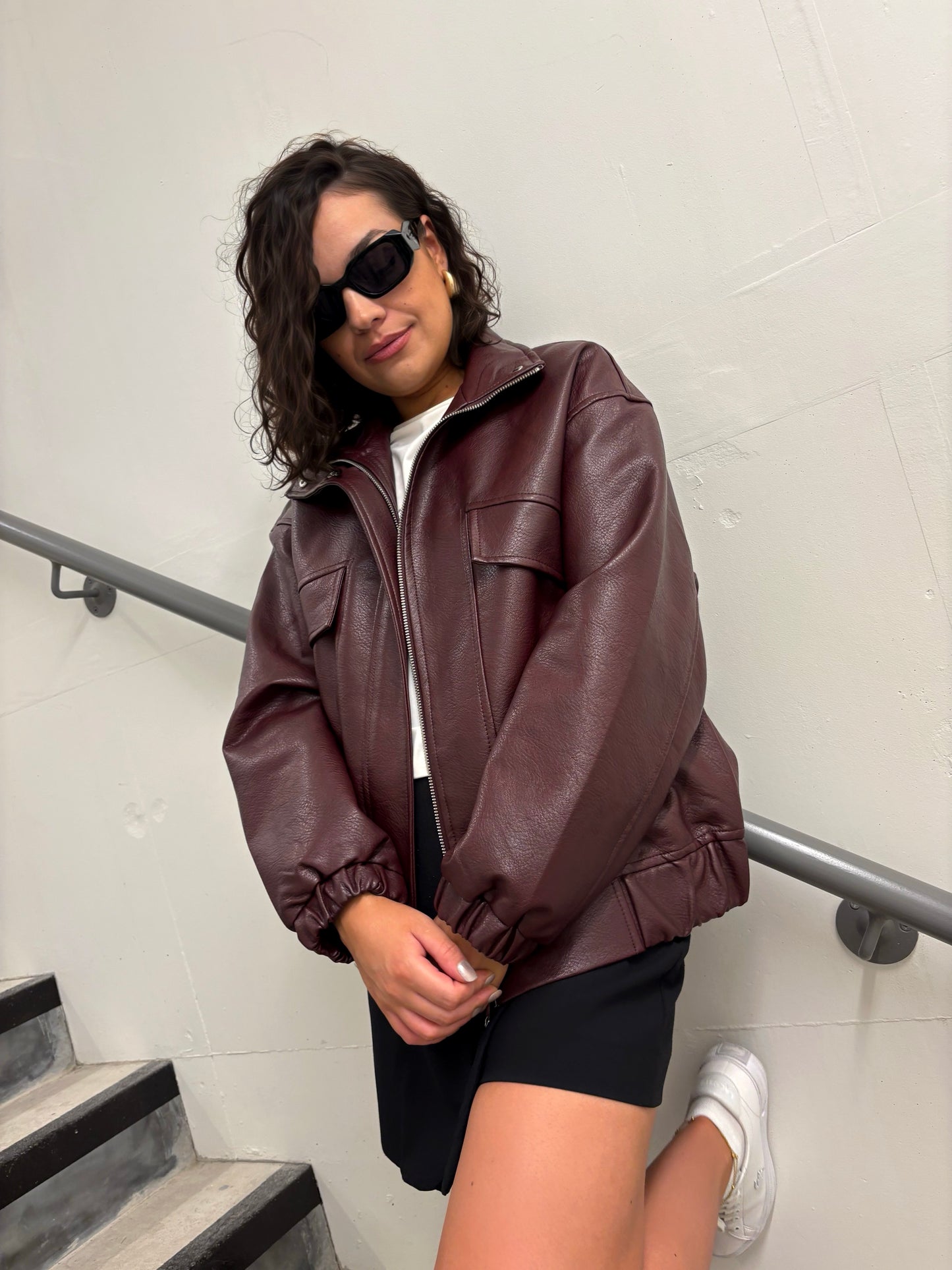 Veste en cuir oversize bordeaux