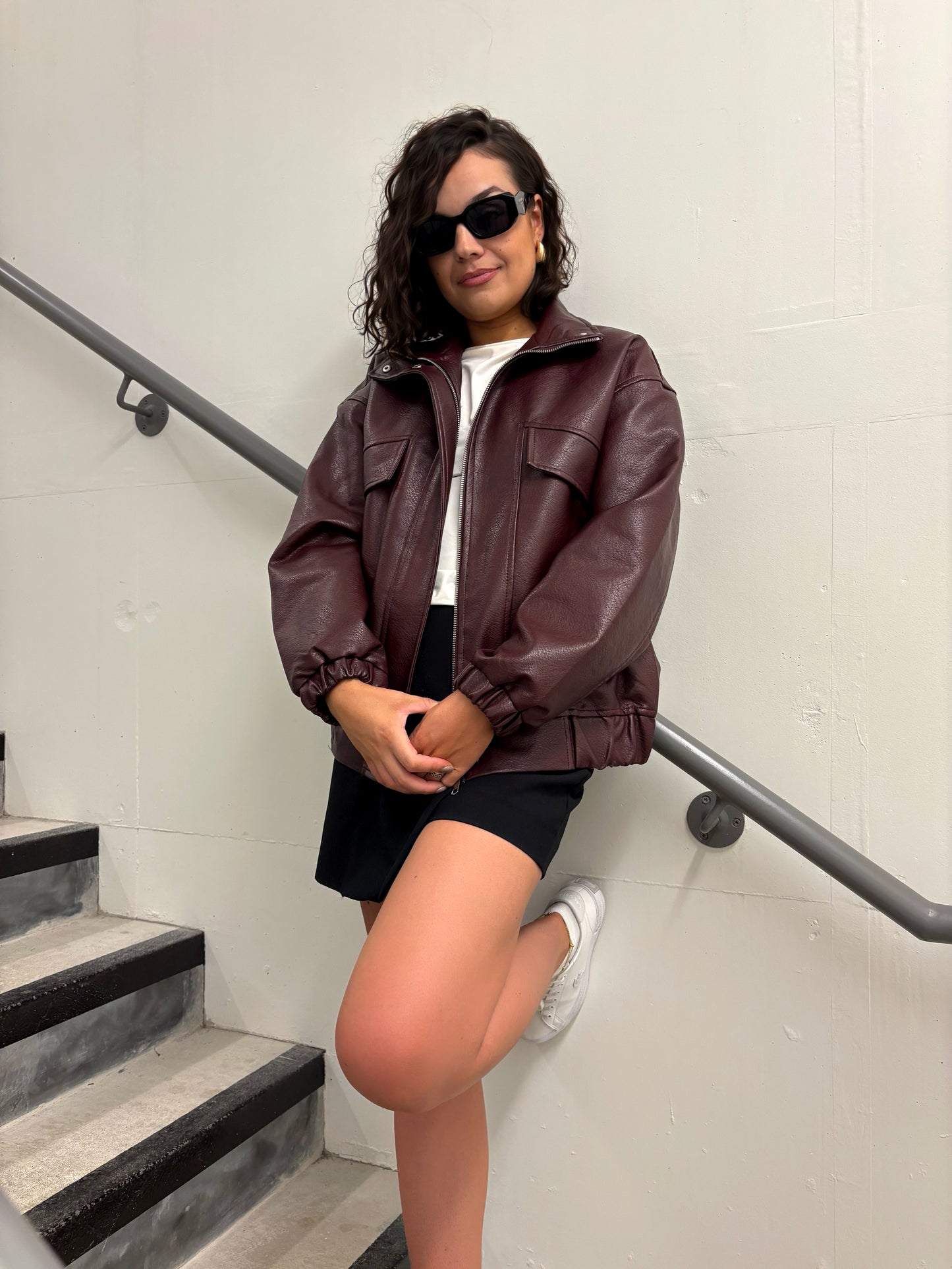 Veste en cuir oversize bordeaux