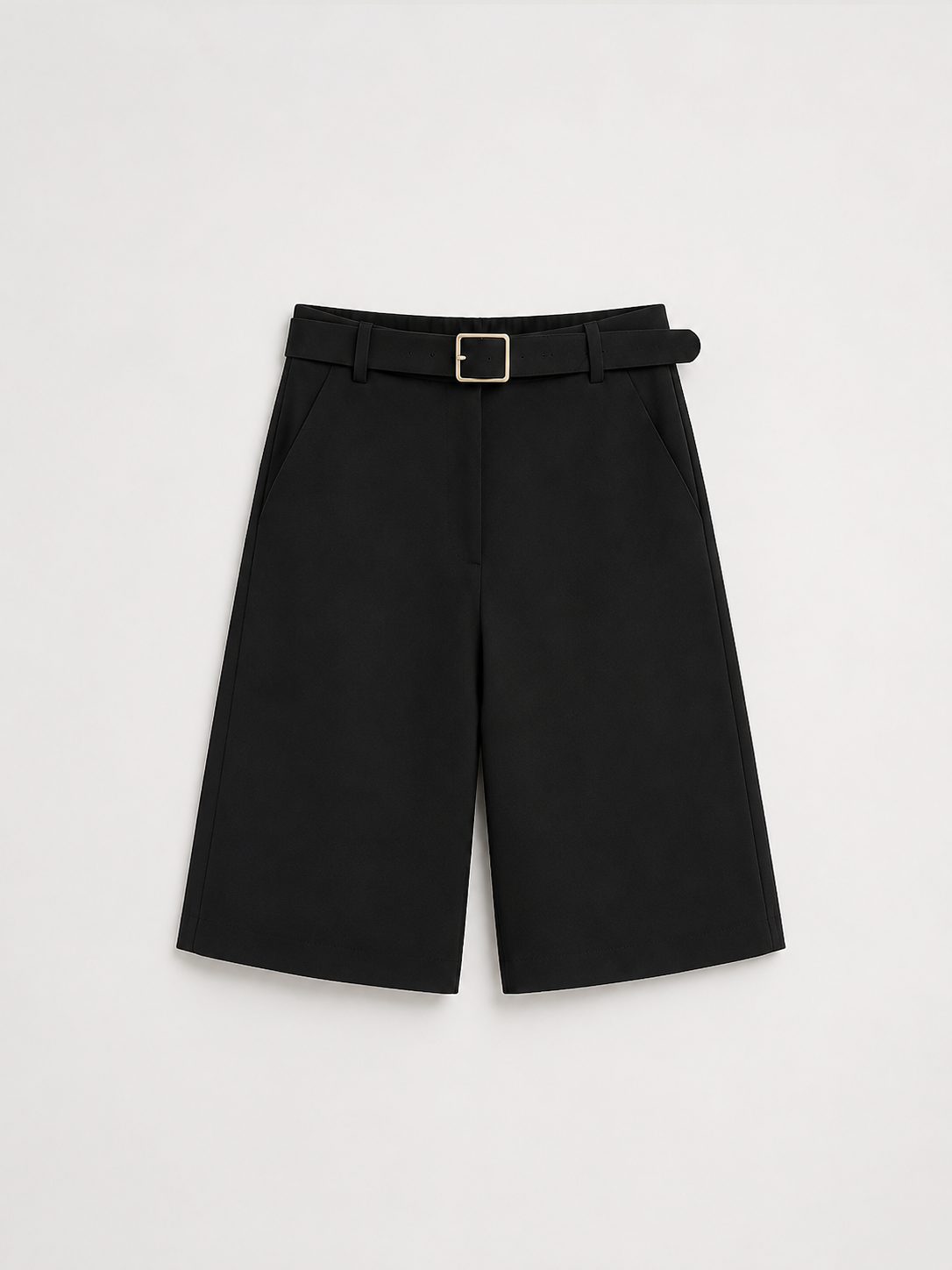 Bermuda noir élégant avec ceinture