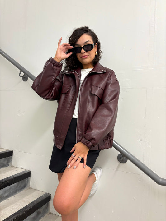 Veste en cuir oversize bordeaux