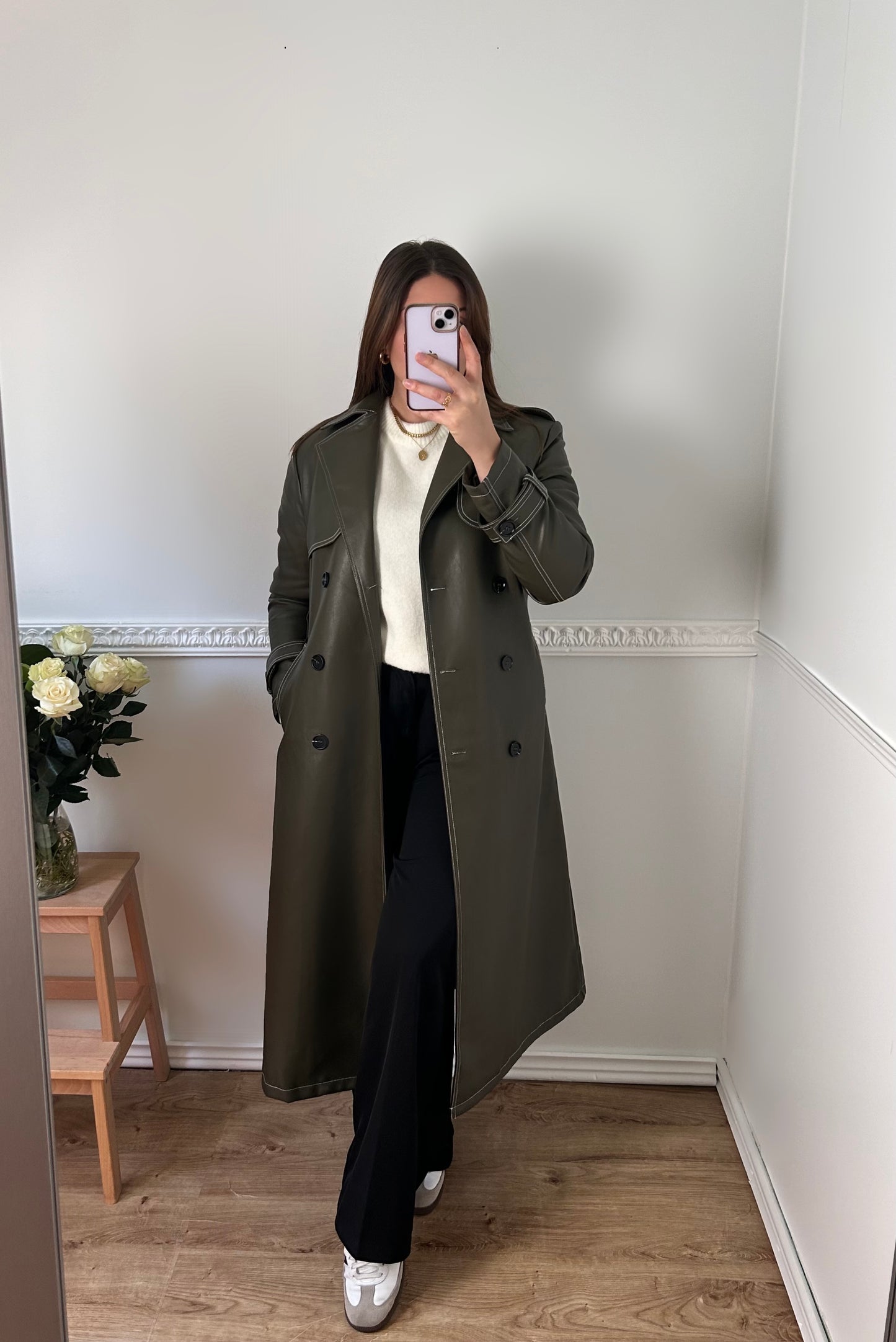 Le Trench coat en cuir vegan kaki