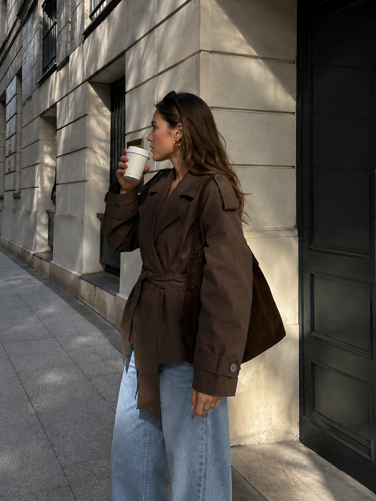 Trench coat court marron avec ceinture