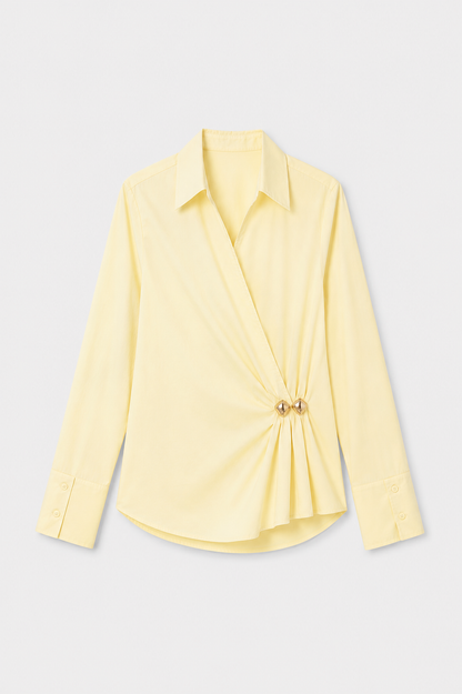 Chemise en coton jaune pale croisée à boutons dorés
