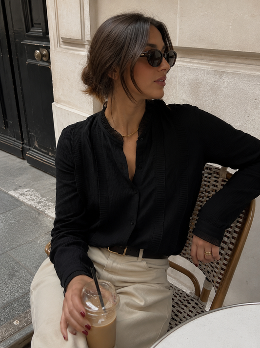 Chemise noire détails plissée