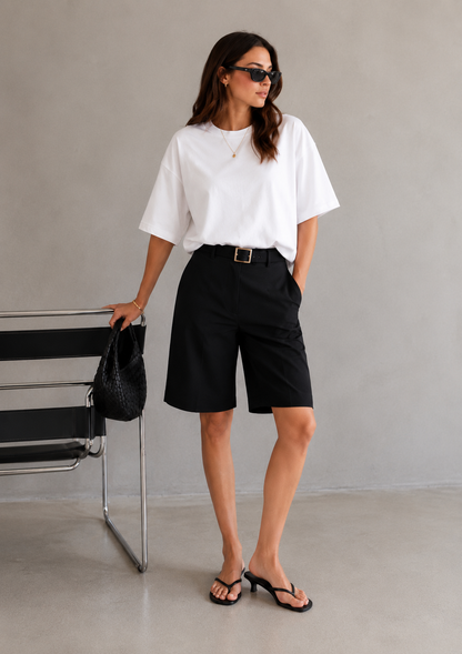Bermuda noir élégant avec ceinture