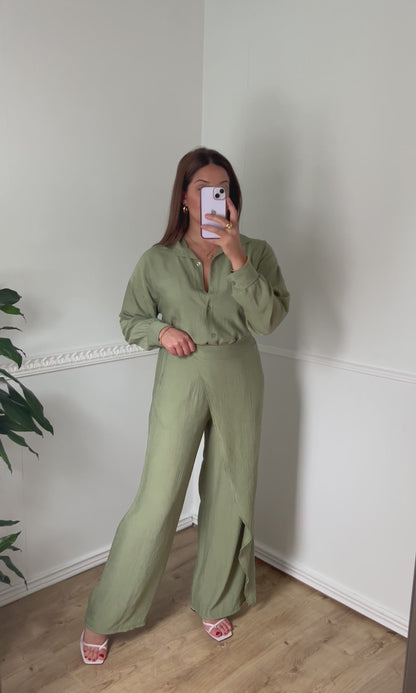 Ensemble pantalon et chemise longue plissée vert tilleul